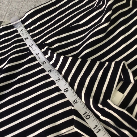 Urban Outfiters Navy Blue Mini low rise Shorts. - Picture 5 of 6